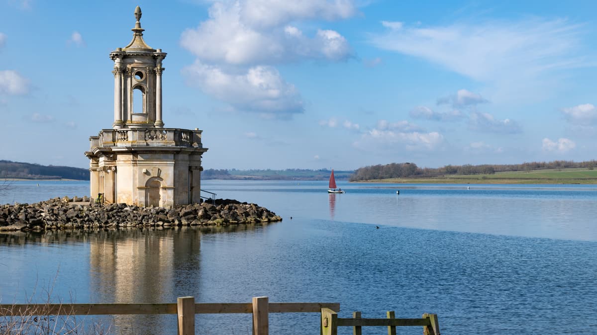 England's Largest Artificial Lake Is A Vacation Paradise With A Waterpark And A Nature Reserve