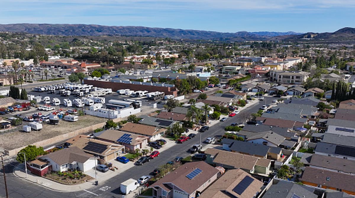 California's Charming Los Angeles Suburb Boasts Artsy Vibes And Entertainment