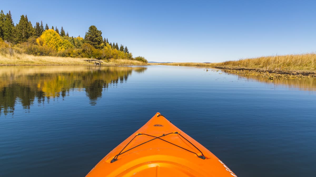 Oregon's High Desert Lake Is A Freshwater Escape With Fishing, Kayaking, And Birdwatching