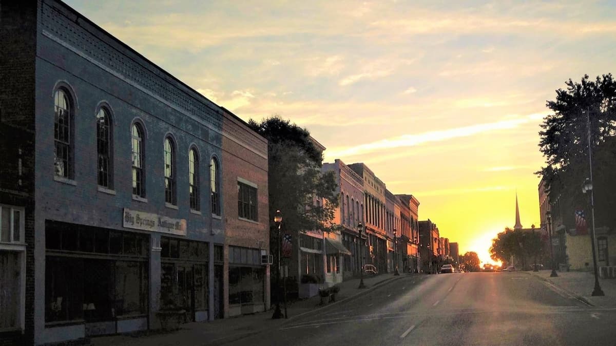 Situated Between St. Louis And Nashville Is A City With A Charming Downtown, Museum, And Tasty Eats