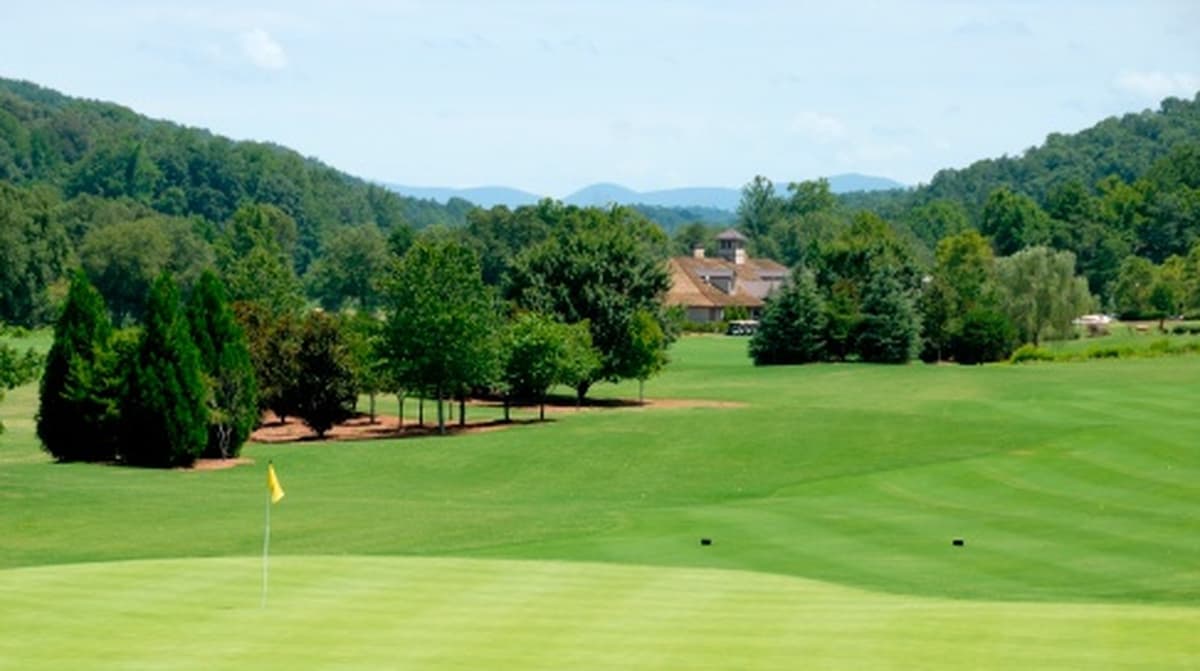 Sandwiched Between Atlanta And Charlotte Is Georgia's Underrated State Park For Lake Fun And Top-Tier Golf