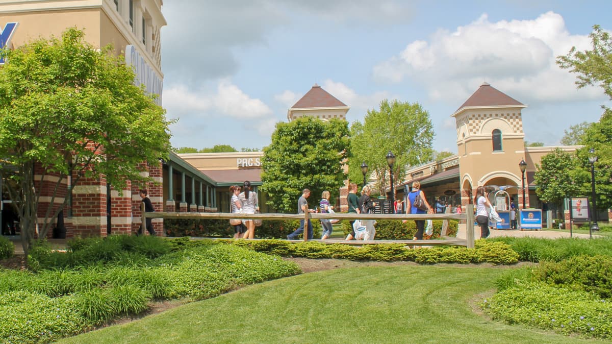 Sandwiched Between Pittsburgh And Erie Is Pennsylvania's Open-Air Shopping Center Packed With Outlet Stores
