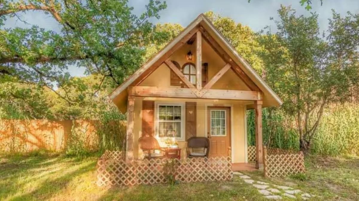 Texas' Charming Fairytale Getaway In Fredericksburg Has Cute German Cottages And A Name You Can't Pronounce