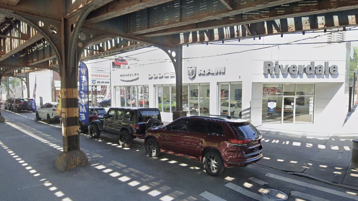 Jeep Dealership Allegedly Forged Buyer's Signature, Sold Him A Car With 6,200 Added Miles And Tacked On An Extra $5,000...