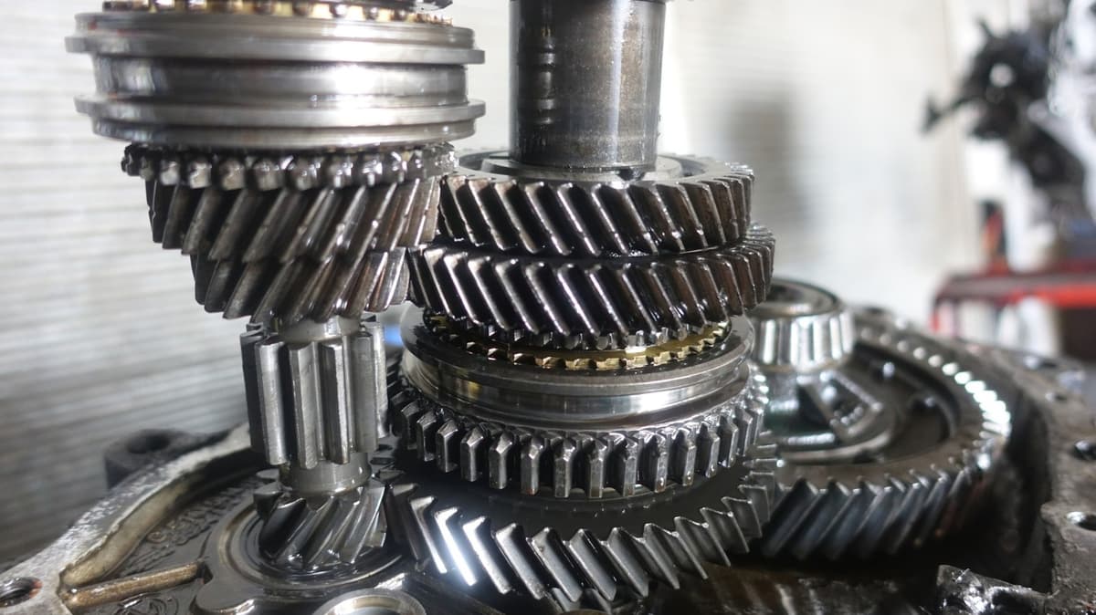 Pros And Cons Of Transaxles Vs. Standard Transmissions