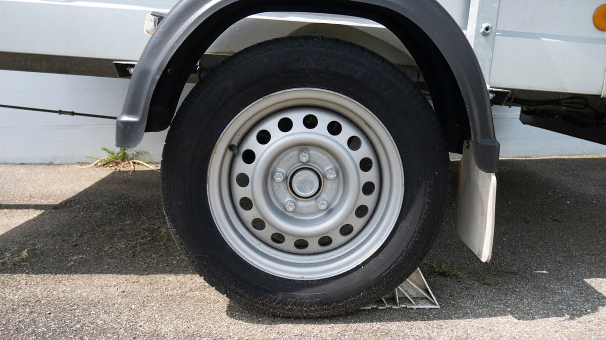 The Differences Between Trailer Tires And Regular Passenger Car Tires