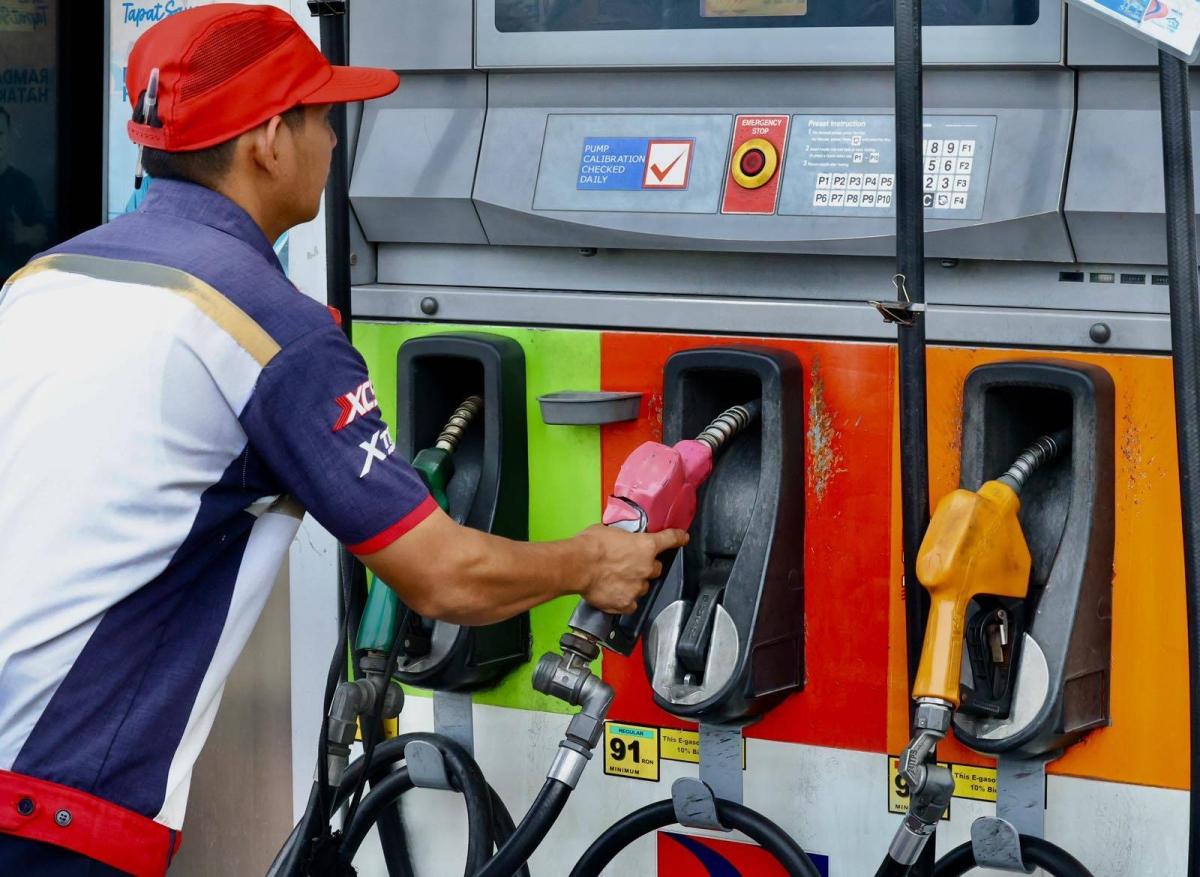 Marcos Announces Big Fuel Price Rollback