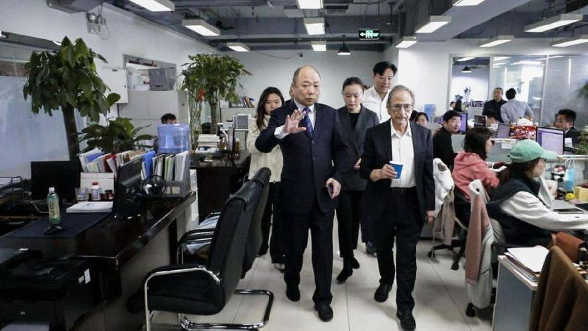 Dialogue with Anthropologist Hu Jiaqi: Nobel Laureate Levitt Reexamines the Opportunities and Risks of Science and Technology