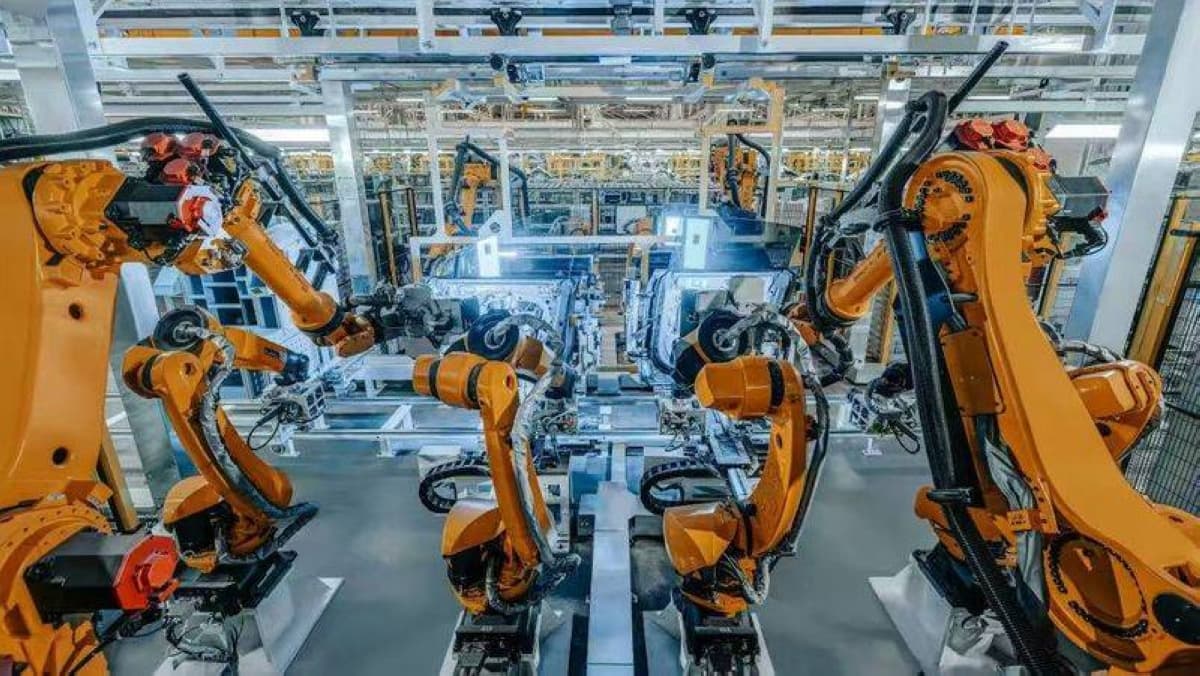 Global Dealers and Media Visit LUXEED Gigafactory, Witness Its Intelligent Manufacturing Excellence