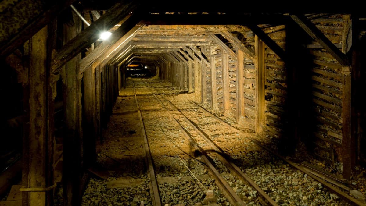 Wesizwe Platinum to Cut Staff 70% as Rips up Mining Plan