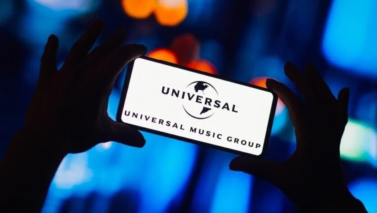 Universal Music Eyes €1 Billion Bond Sale, Bloomberg Reports