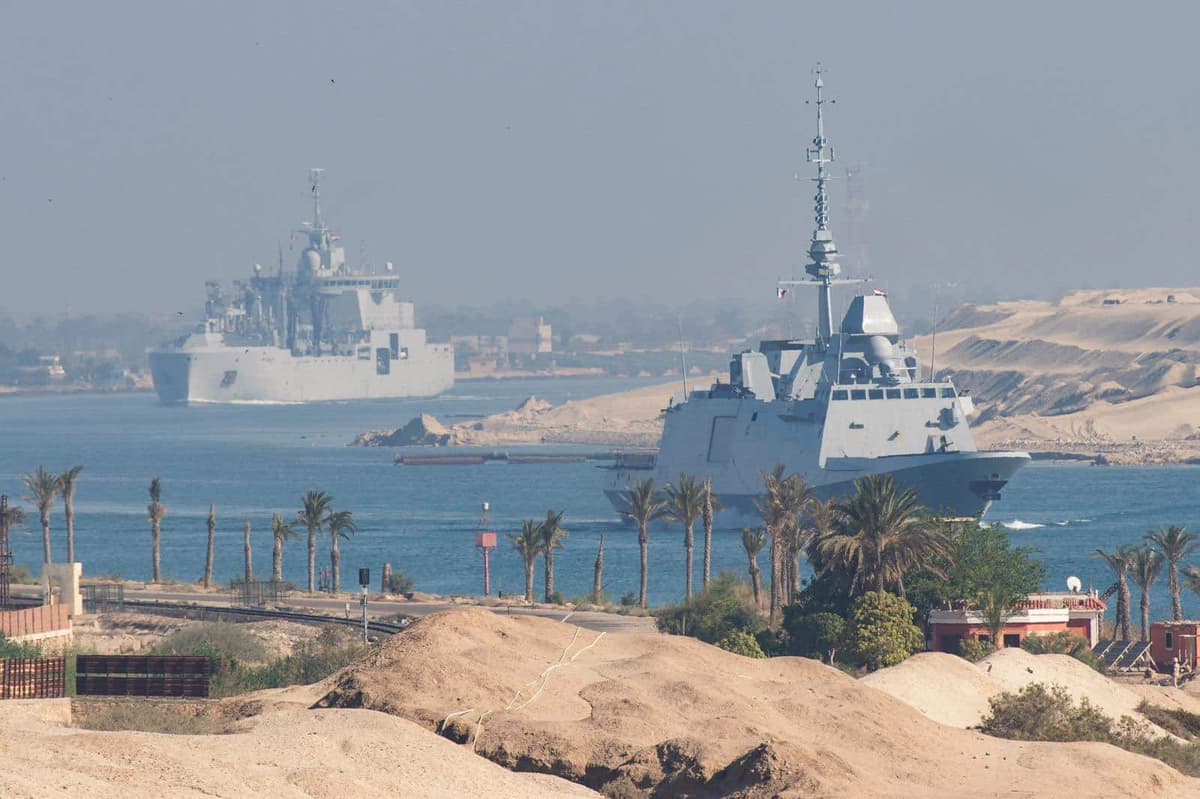 French Carrier Strike Group Transits Suez Amid Hormuz Tensions