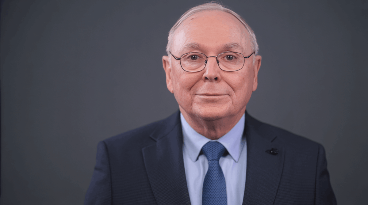 5 Odd Behaviors That Point to an Extremely High IQ According to Charlie Munger
