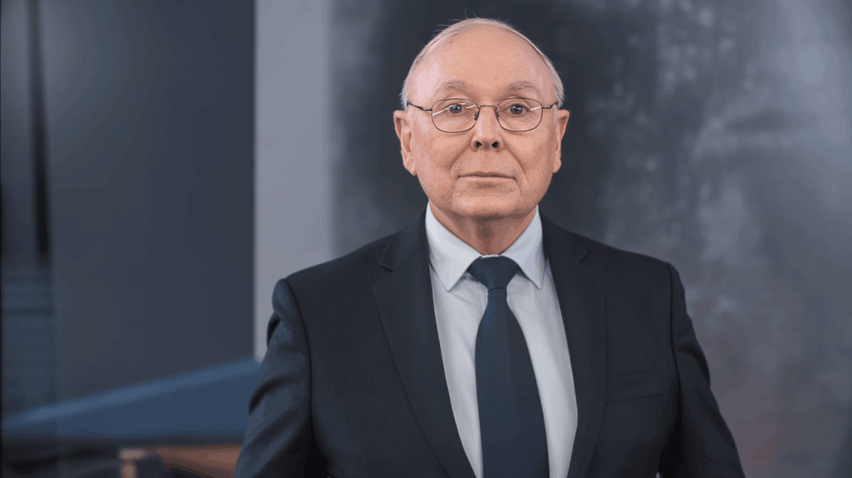 Charlie Munger Advice: If You Really Want to Be Happy in Life, Start Saying No to These 10 Things