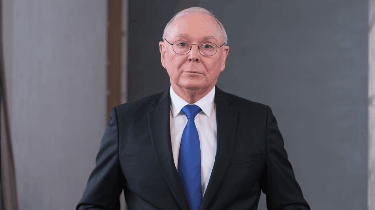10 Things to Let Go of to Become a Happier Person, According to Charlie Munger