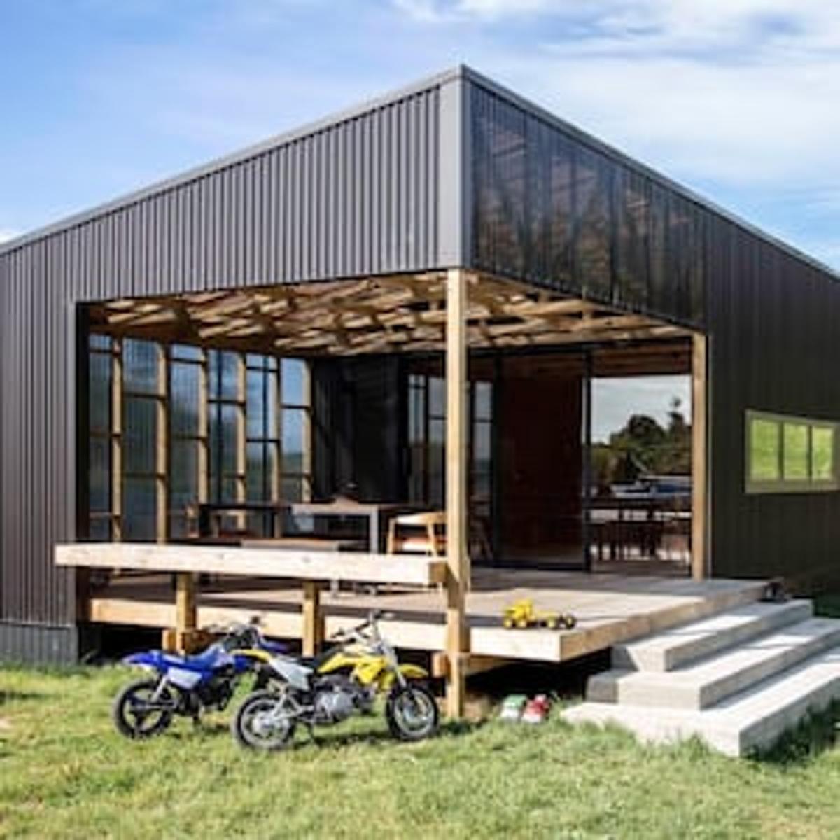 A Bachelor in a Bach: Mahanga Design a Contemporary Charmer