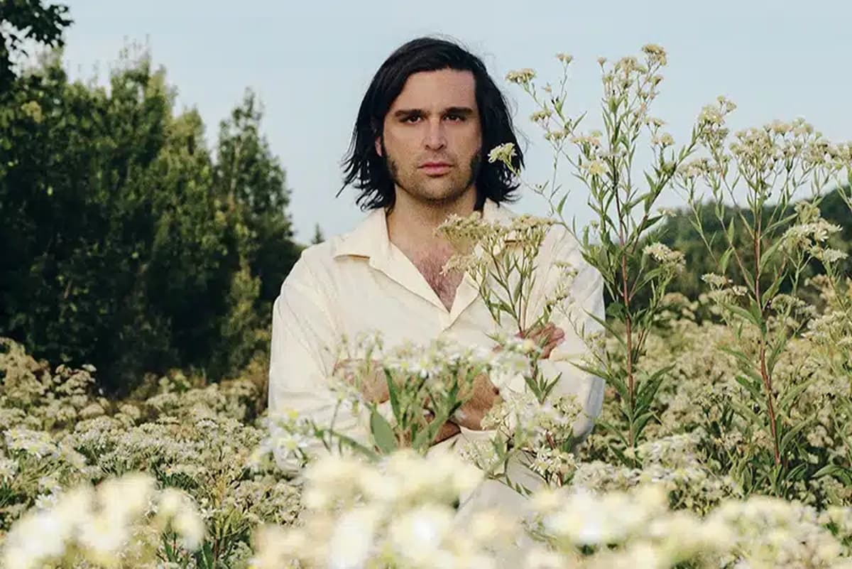 Flore Laurentienne Masterfully Blend Strings and Synthesizers