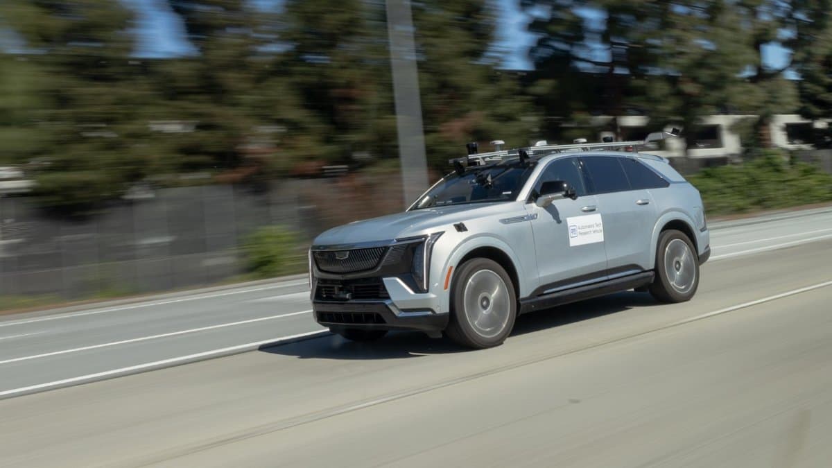 Nervous Humans Are GM’s Secret Weapon for Self-Driving Cars