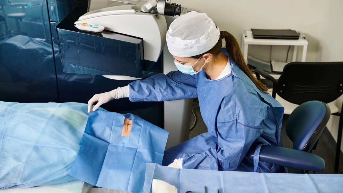 Surgeon Wears Apple Vision Pro to Fix Cataract in Medical First
