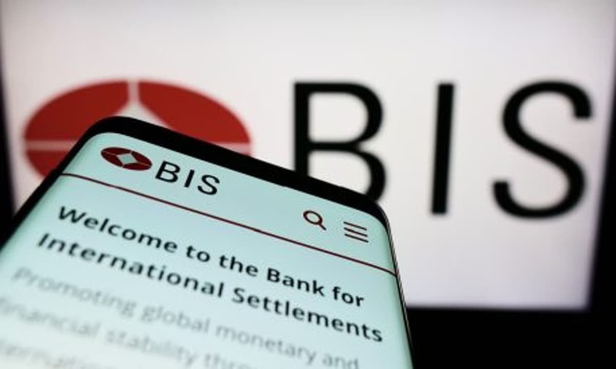 BIS Report Warns Banking Services From Crypto Firms Carry Risk