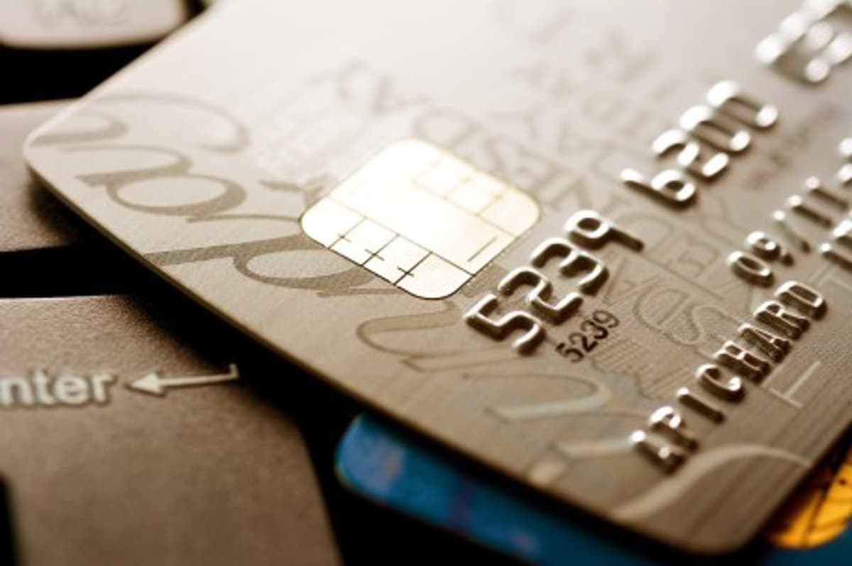 Premium Cards Battle Escalates as Credit Balances Rise