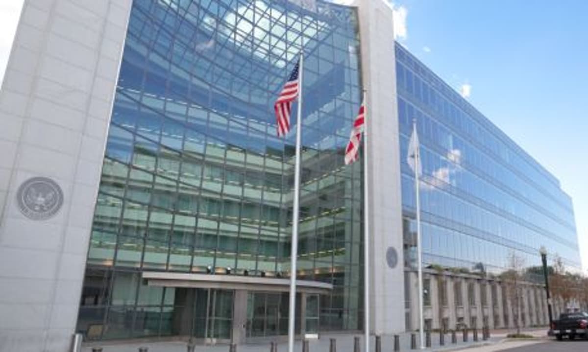 SEC Pauses Tokenized Asset-Linked Stocks Plan