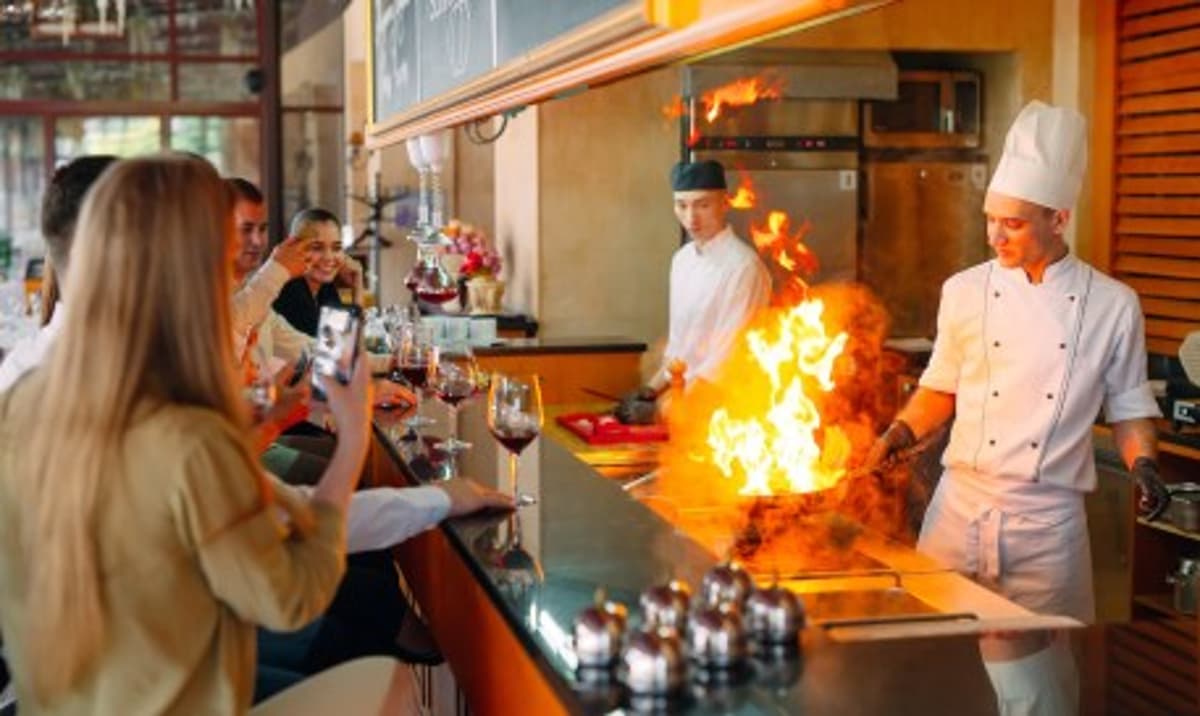 Restaurants Can’t Find Workers. AI Says It Can.