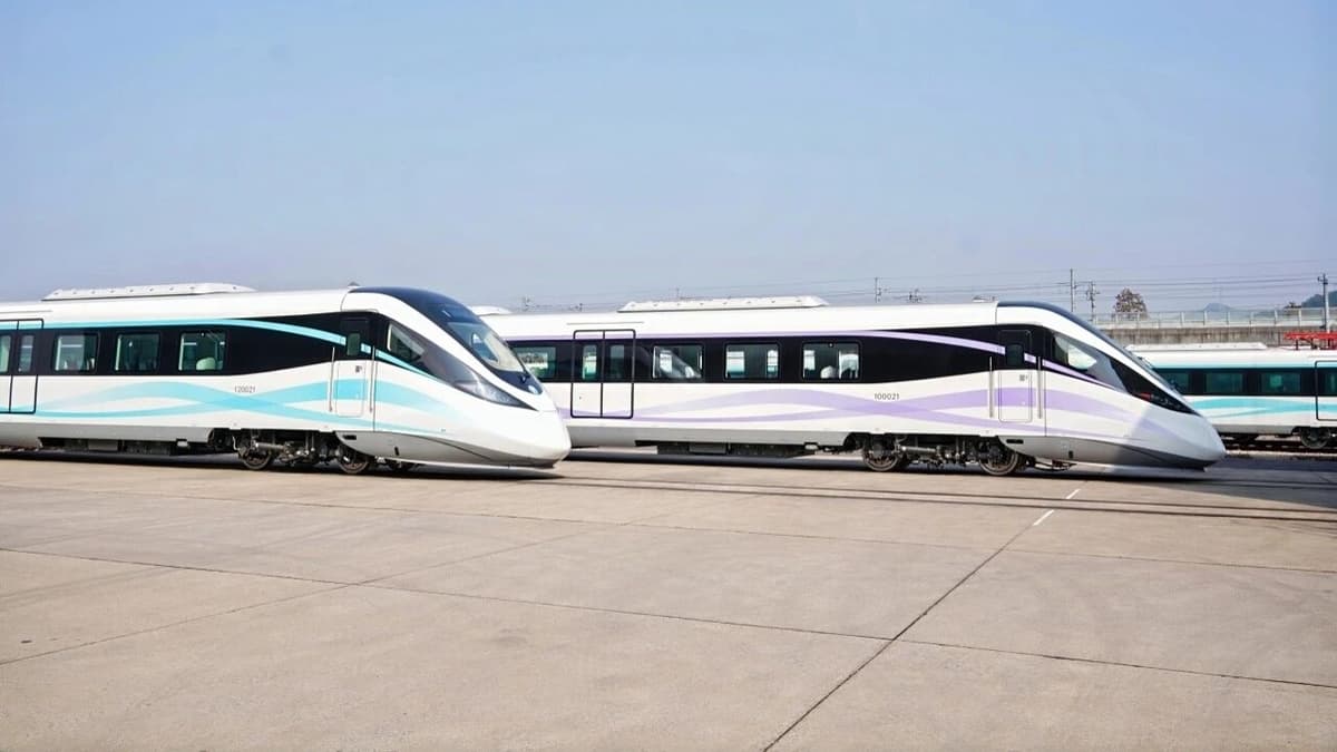 High-Speed CRRC EMUs Unveiled in Ningbo