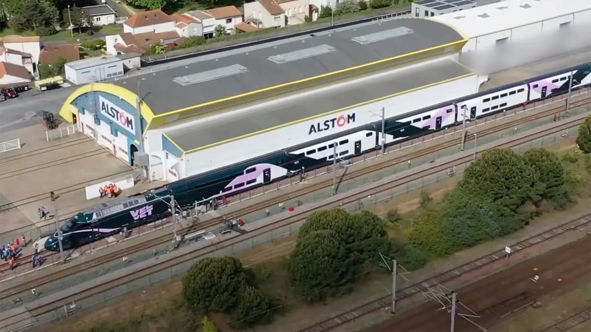 Velvet Has Unveiled Its First TGV, with Which It Aims to Compete with SNCF