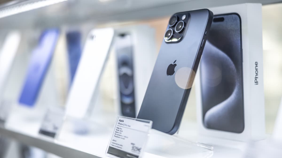 10 Old iPhones That Are Still A Good Buy In 2026