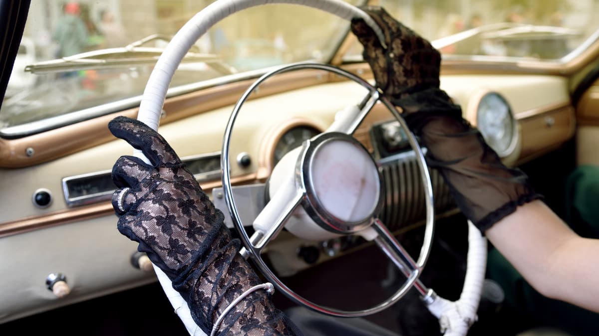 '9 And 3' Is The New '10 And 2' Steering Wheel Rule - And Here's Why