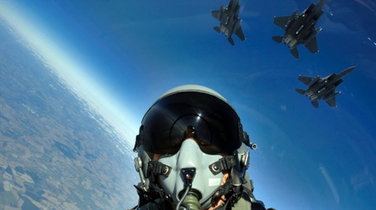 Does The Air Force Pay Pilots More Than Airlines? The Answer Might Be A Surprise