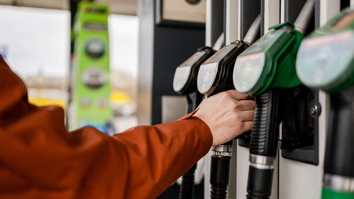The 1/4 Fuel Tank Rule Could Save You Costly Repairs In The Long Run