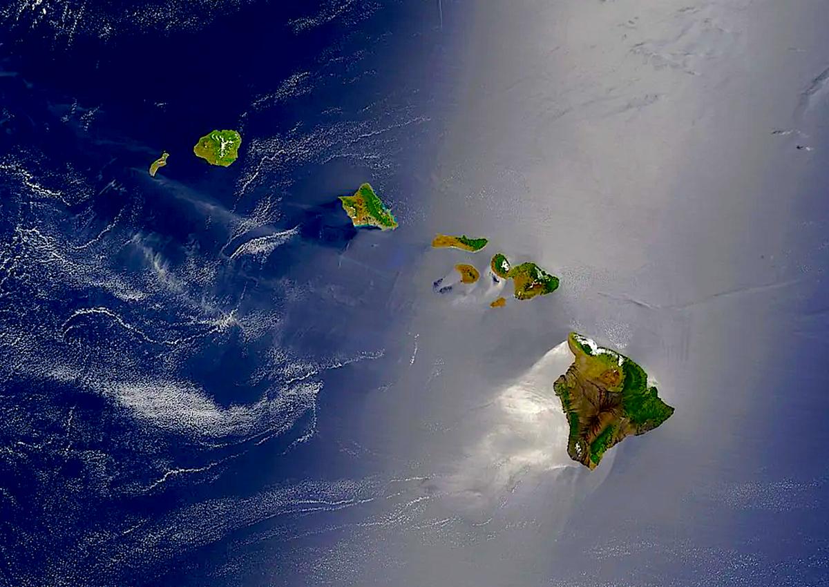 Hawaii’s 137 ‘Secret’ Islands Reveal a Hidden Underwater Archipelago (Video)