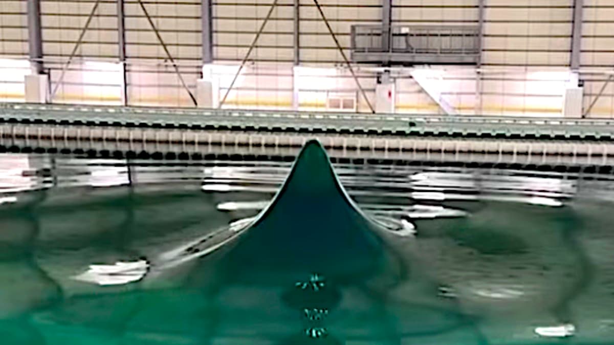 Scientists Unleash Giant ‘Freak Wave’ in Lab Pool and It Erupts Upward (Video)