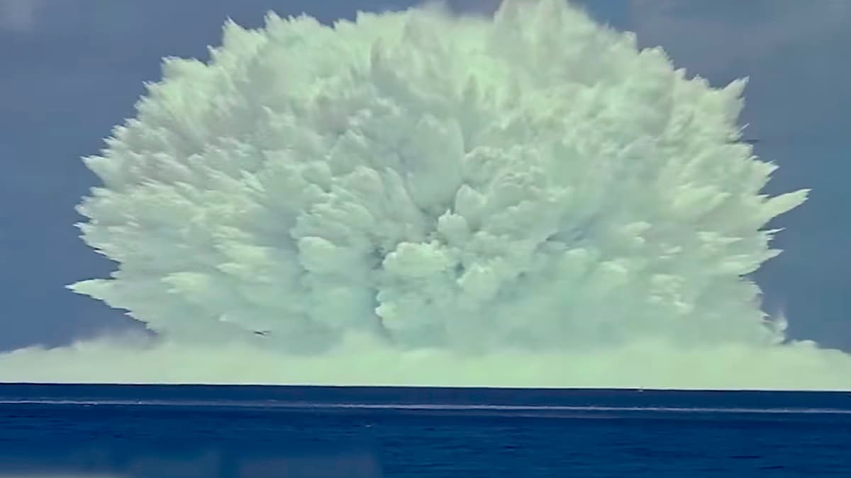 Dinosaur-Killing Asteroid Spawned a 1-Mile-High Mega-Tsunami (Video)