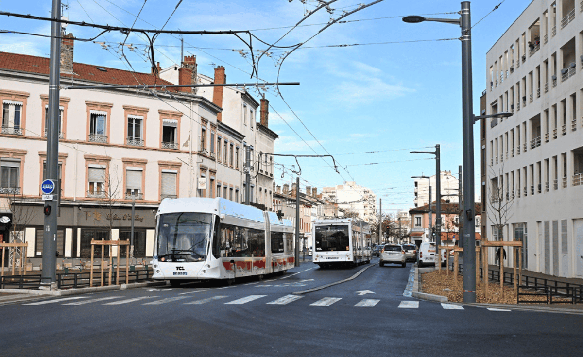 More Trolleybuses in Lyon with the New TB12 Line