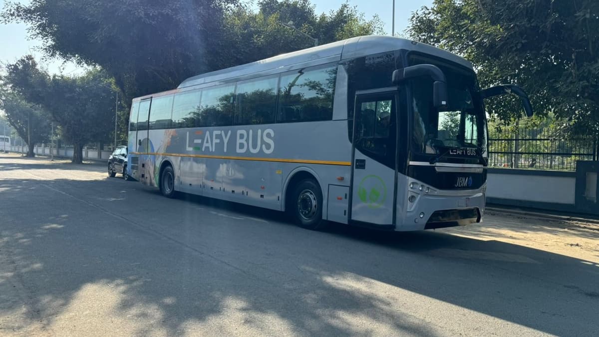 India Considers $1 Billion Incentives for Private Electric Buses and Trucks