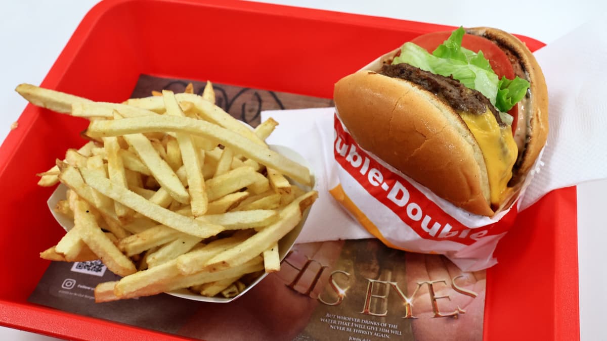 The SoCal Burger Chain That's Unfairly Overshadowed By In-N-Out