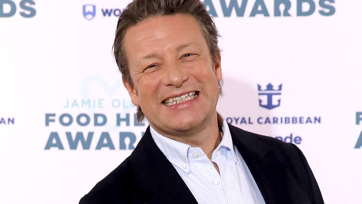 Jamie Oliver's Easy Trick For Seasoning Steaks Without Wasting Spices