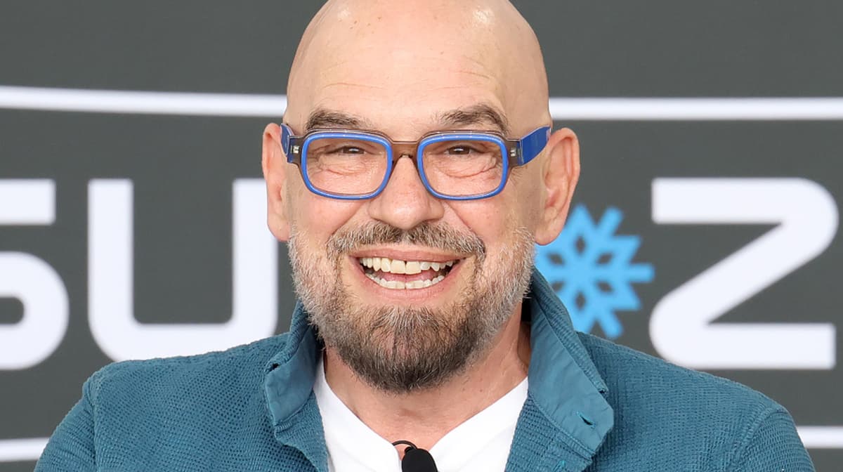 Michael Symon's Easy Grilling Tip That Gives Vegetables Picture-Perfect Char