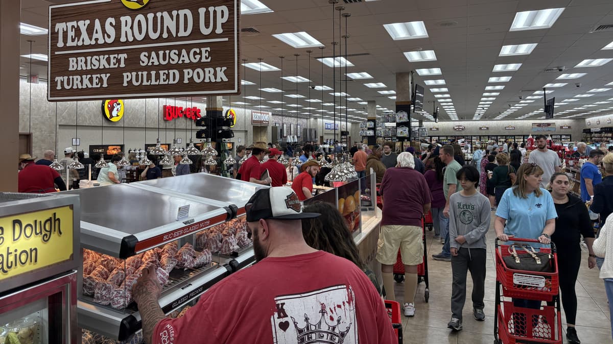 The Buc-Ee's Snack Box Fans Buy When They Can't Make The Trip