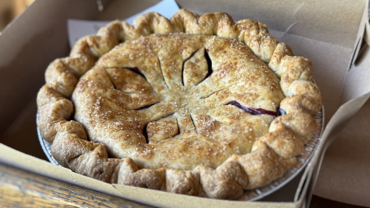 Why Apple Pie Tastes So Much Better From A Bakery