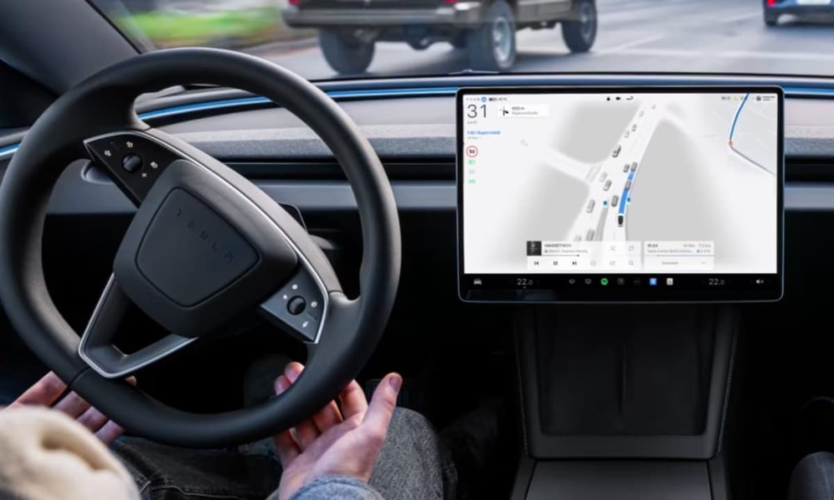 Tesla Full Self-Driving v14.2.2.5 Might Be the Most Confusing Release Ever