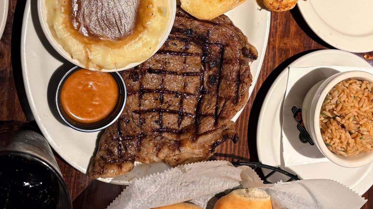 The Reason Texas Roadhouse Steaks Are So Cheap