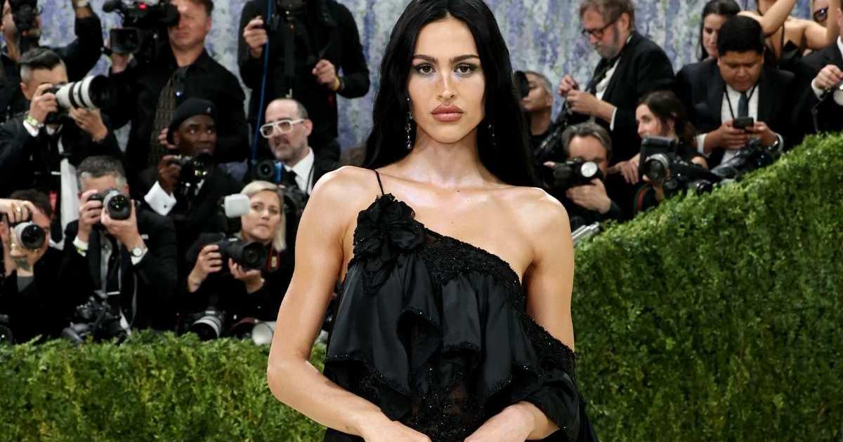 Amelia Gray’s See-Through VS Thong & Cami Top Make a Case for Lacy Summer