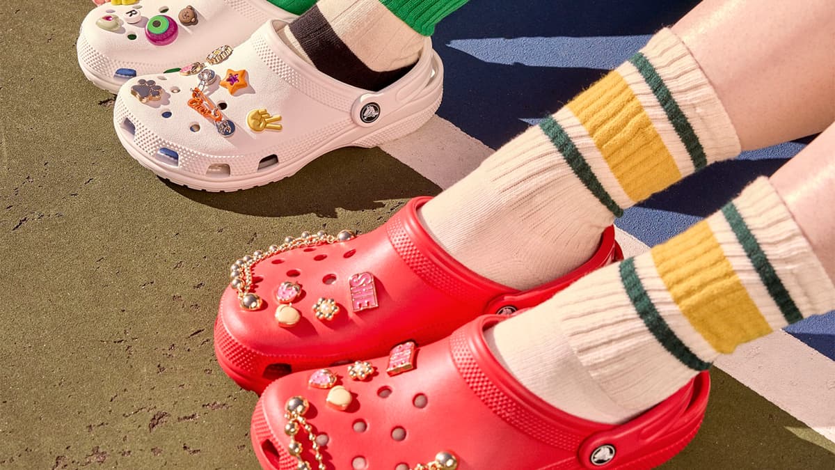 Crocs Lifts Outlook Despite Drop in Sales