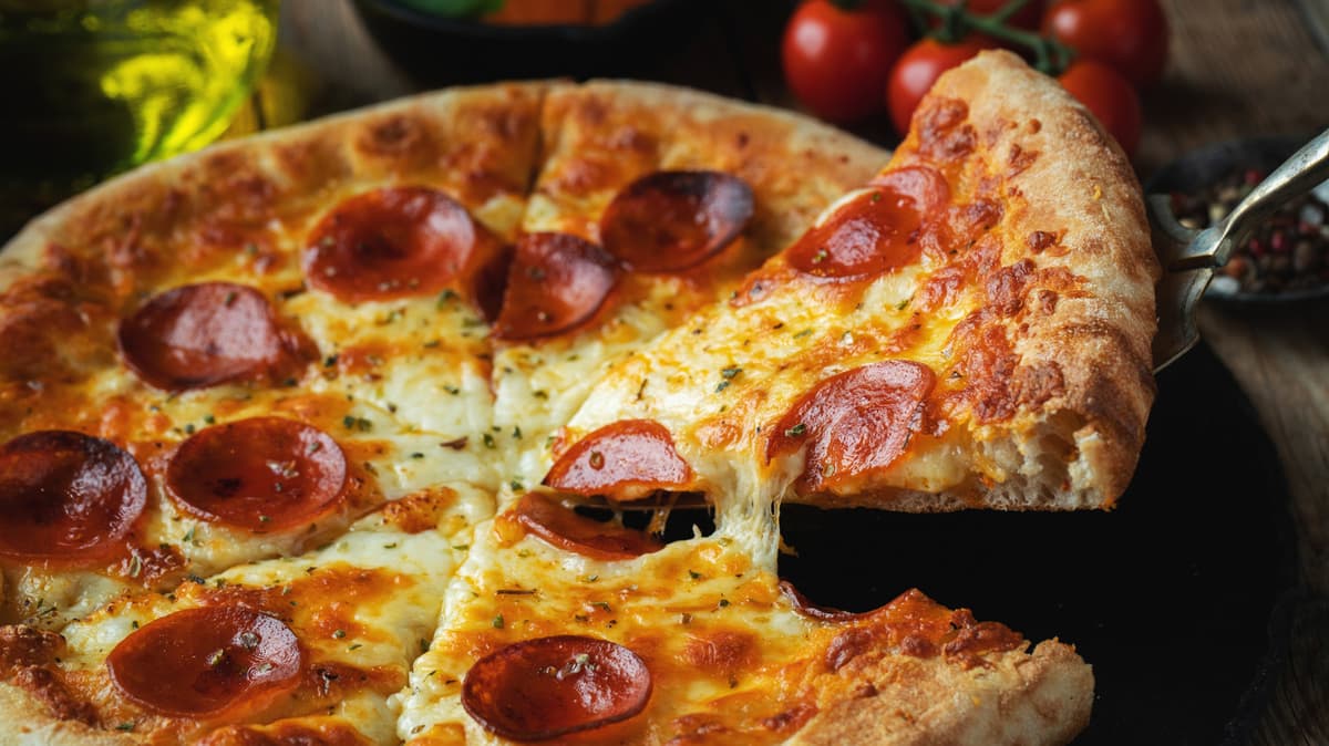 The One Mistake That Makes Homemade Pizza Taste Like Frozen