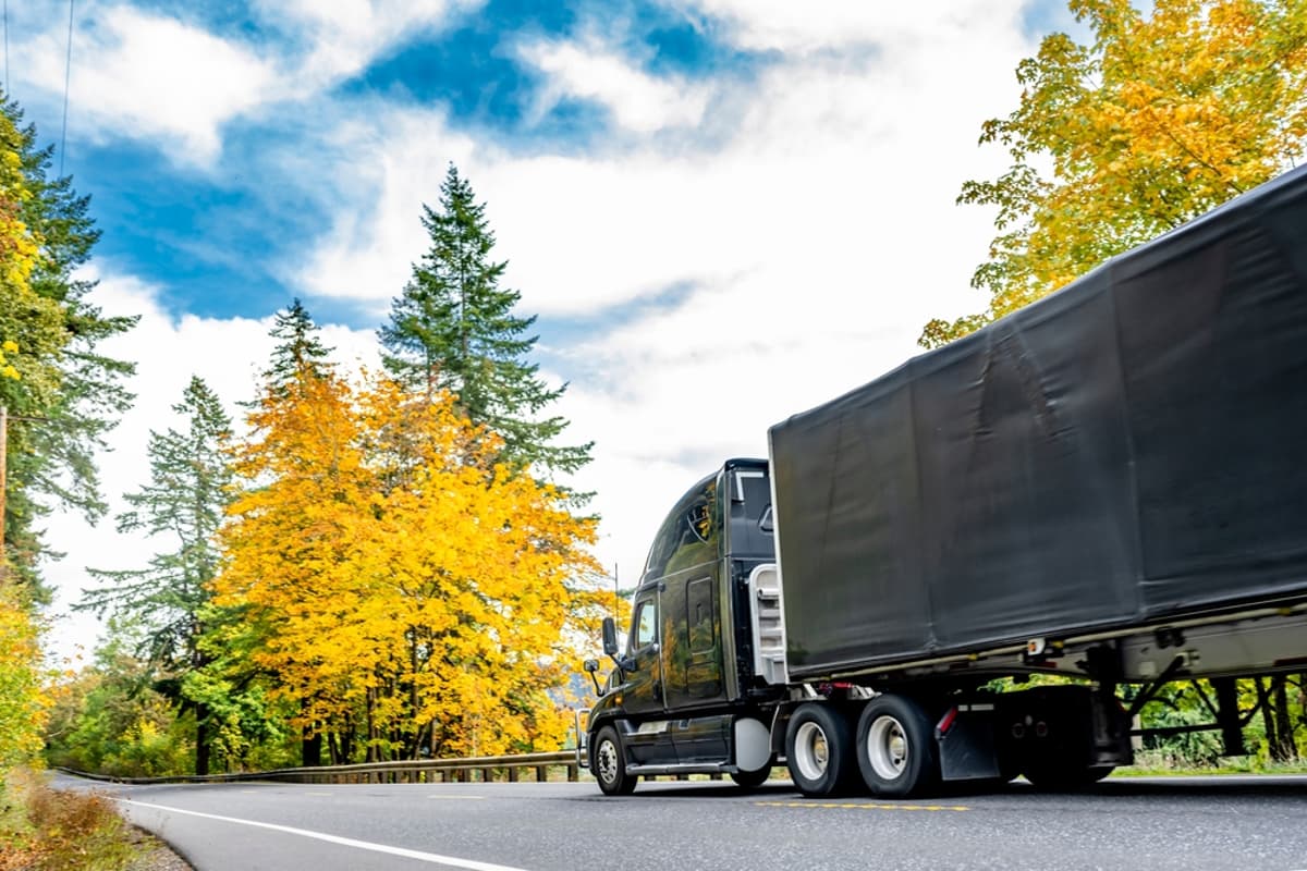 Dry Van Spot Rates Surge Toward 2021 Peak as Trucking Market Tightens Again