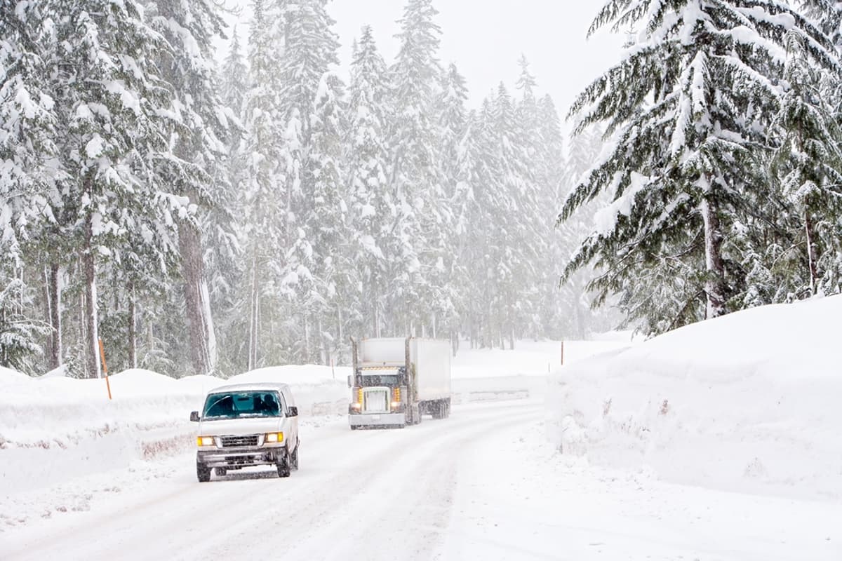 Avoiding Winter Pileups: How Truck Drivers Can Stay Safe on Icy Roads